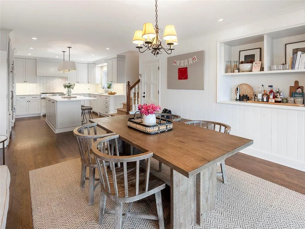 245 River North Drive, Sandy Springs, Georgia 30328, 5 Bedrooms Bedrooms, ,3 BathroomsBathrooms,Residential,Sold,245 River North Drive,6996539