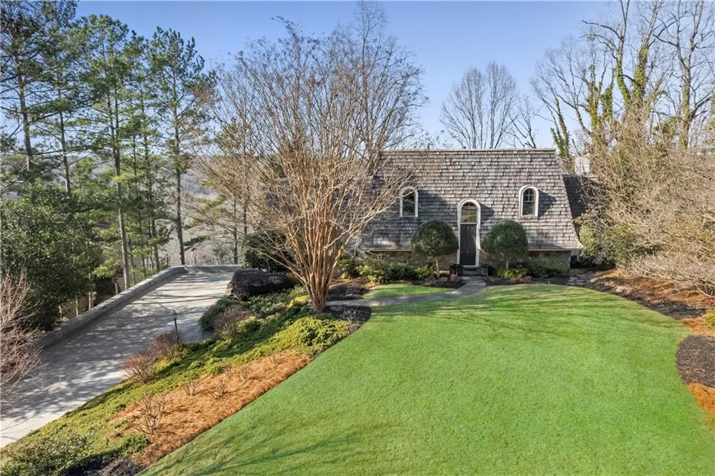 245 River North Drive, Sandy Springs, Georgia 30328, 5 Bedrooms Bedrooms, ,3 BathroomsBathrooms,Residential,Sold,245 River North Drive,6996539