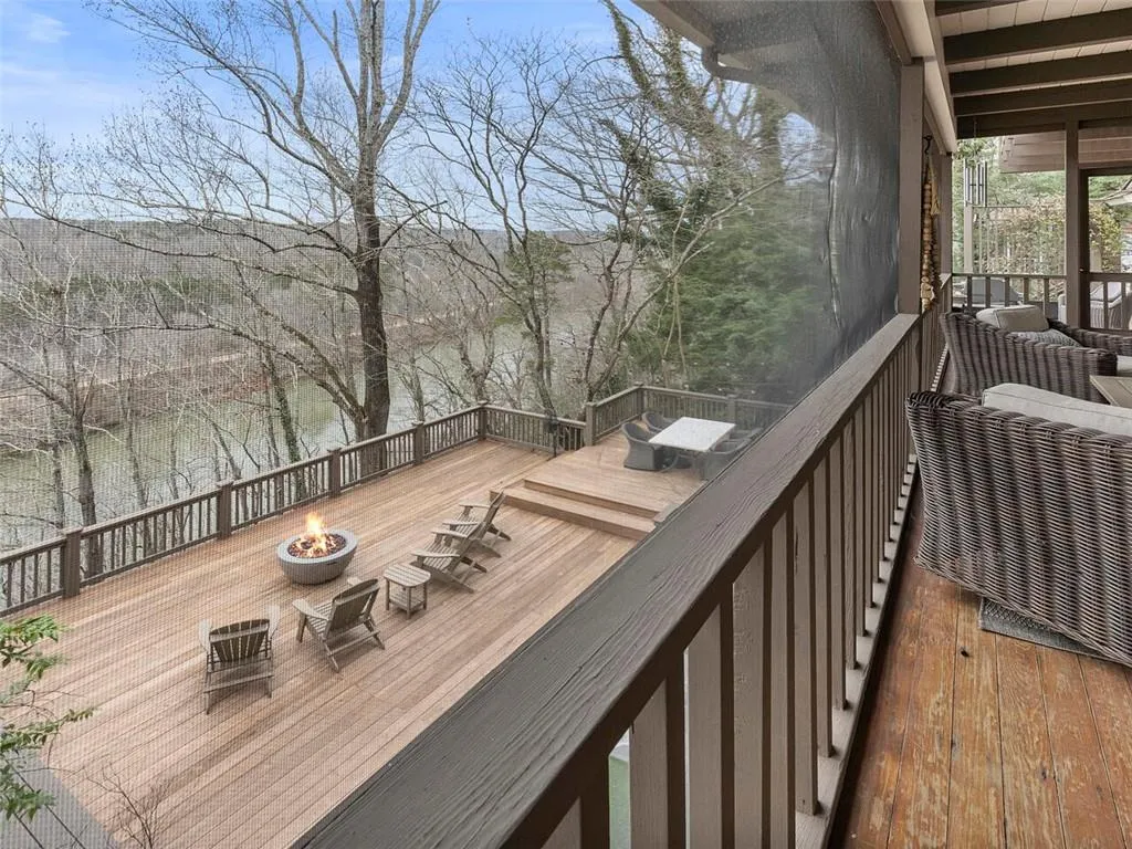 245 River North Drive, Sandy Springs, Georgia 30328, 5 Bedrooms Bedrooms, ,3 BathroomsBathrooms,Residential,Sold,245 River North Drive,6996539