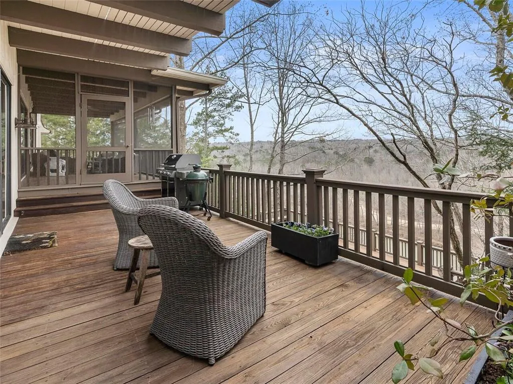 245 River North Drive, Sandy Springs, Georgia 30328, 5 Bedrooms Bedrooms, ,3 BathroomsBathrooms,Residential,Sold,245 River North Drive,6996539