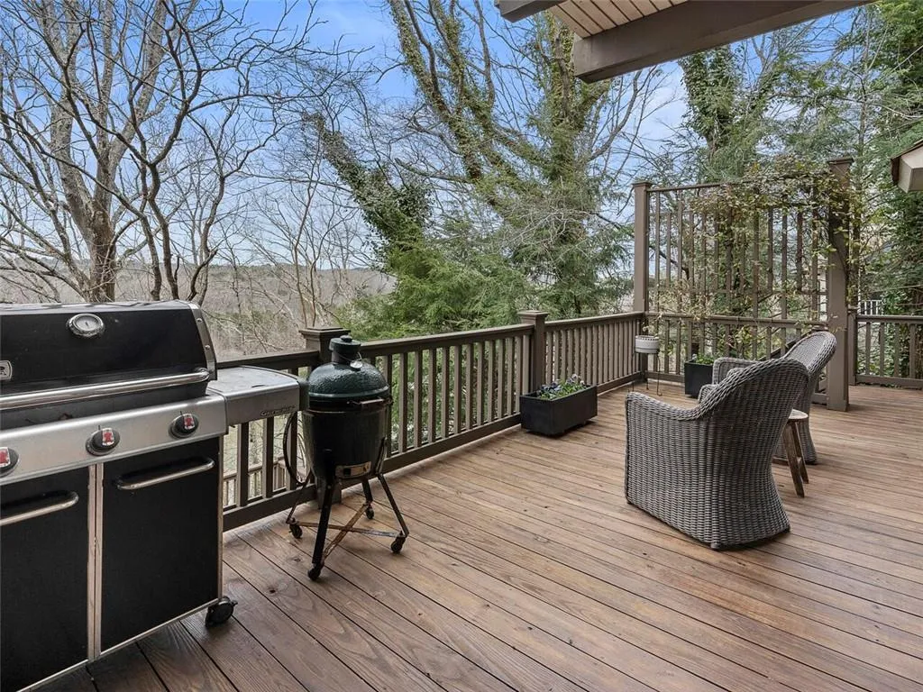 245 River North Drive, Sandy Springs, Georgia 30328, 5 Bedrooms Bedrooms, ,3 BathroomsBathrooms,Residential,Sold,245 River North Drive,6996539