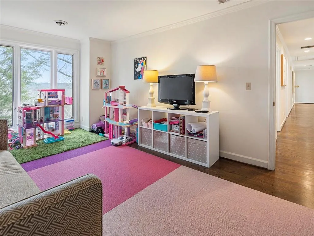 245 River North Drive, Sandy Springs, Georgia 30328, 5 Bedrooms Bedrooms, ,3 BathroomsBathrooms,Residential,Sold,245 River North Drive,6996539