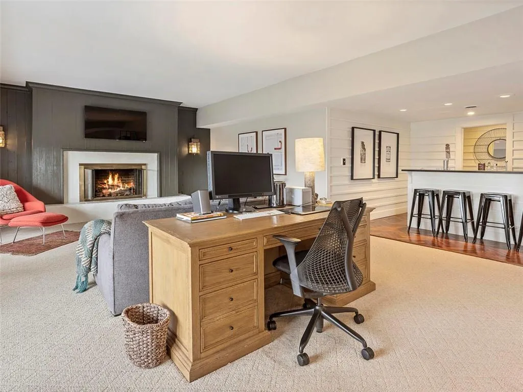 245 River North Drive, Sandy Springs, Georgia 30328, 5 Bedrooms Bedrooms, ,3 BathroomsBathrooms,Residential,Sold,245 River North Drive,6996539