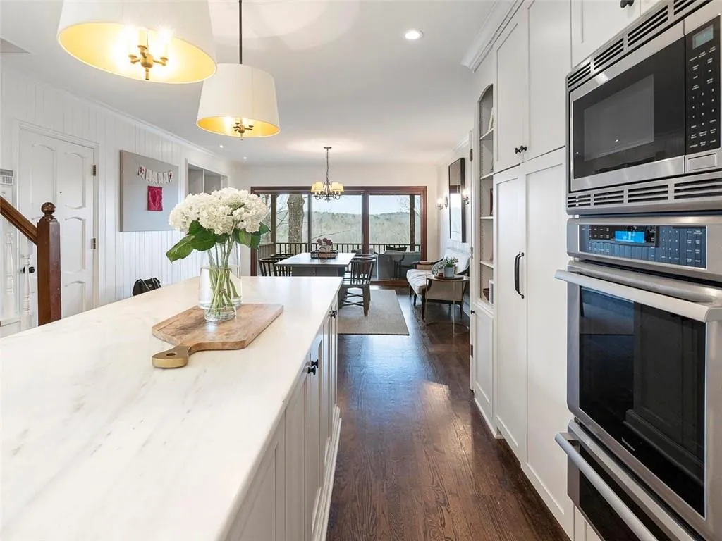 245 River North Drive, Sandy Springs, Georgia 30328, 5 Bedrooms Bedrooms, ,3 BathroomsBathrooms,Residential,Sold,245 River North Drive,6996539