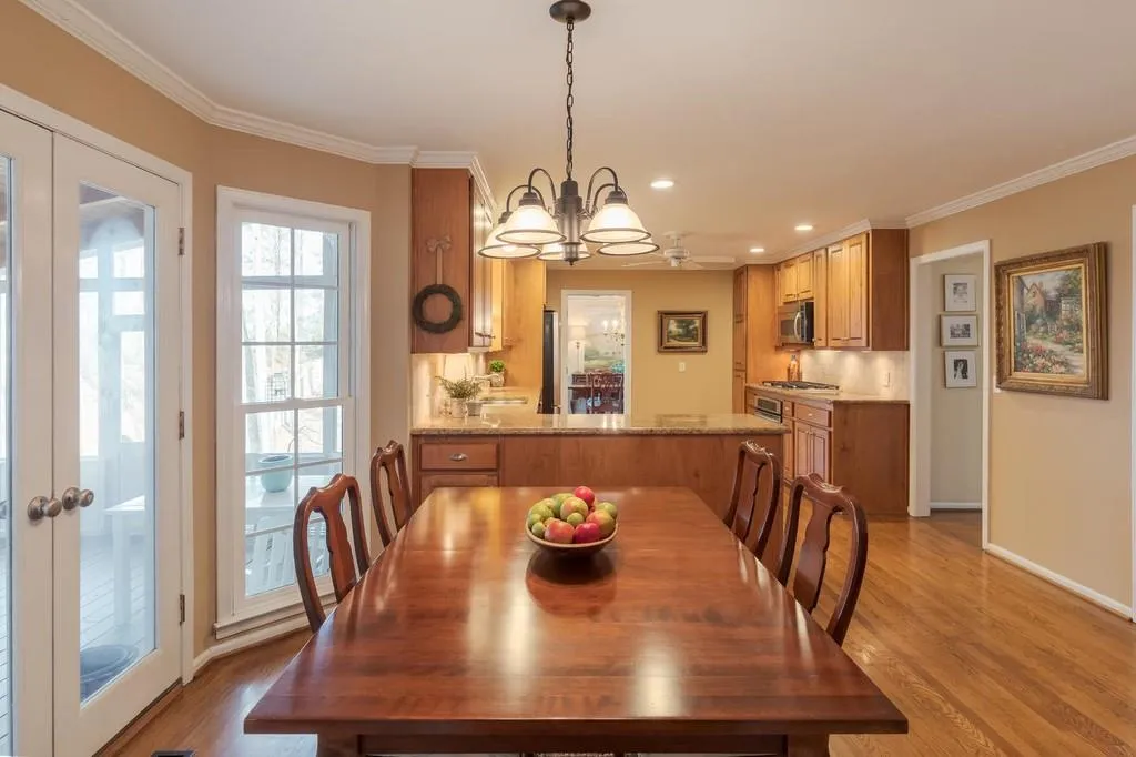 330 Skyridge Drive, Sandy Springs, Georgia 30350, 4 Bedrooms Bedrooms, ,3 BathroomsBathrooms,Residential,Sold,330 Skyridge Drive,6670153