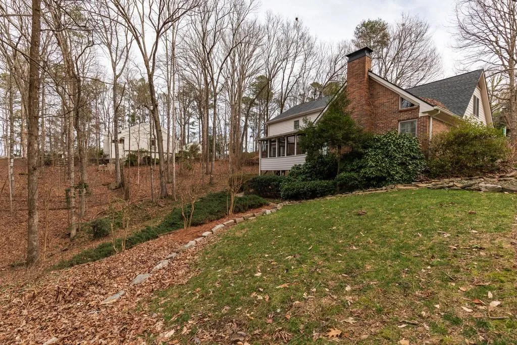 330 Skyridge Drive, Sandy Springs, Georgia 30350, 4 Bedrooms Bedrooms, ,3 BathroomsBathrooms,Residential,Sold,330 Skyridge Drive,6670153