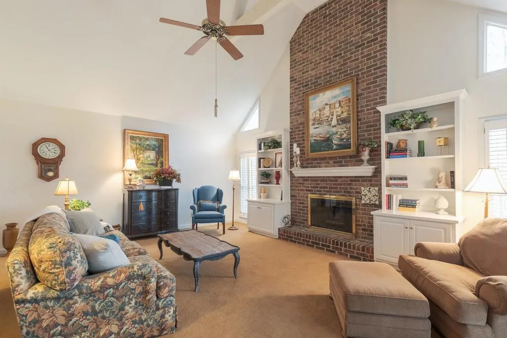 330 Skyridge Drive, Sandy Springs, Georgia 30350, 4 Bedrooms Bedrooms, ,3 BathroomsBathrooms,Residential,Sold,330 Skyridge Drive,6670153