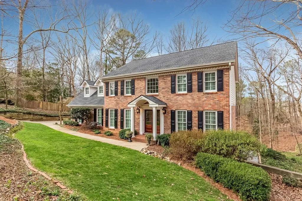 330 Skyridge Drive, Sandy Springs, Georgia 30350, 4 Bedrooms Bedrooms, ,3 BathroomsBathrooms,Residential,Sold,330 Skyridge Drive,6670153