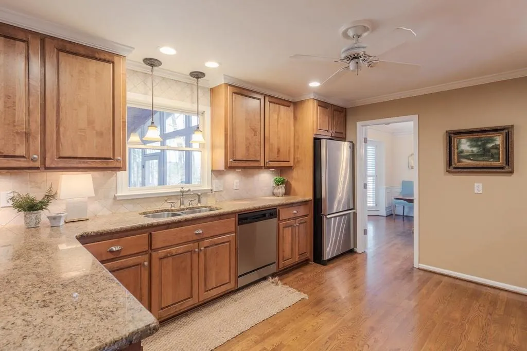 330 Skyridge Drive, Sandy Springs, Georgia 30350, 4 Bedrooms Bedrooms, ,3 BathroomsBathrooms,Residential,Sold,330 Skyridge Drive,6670153