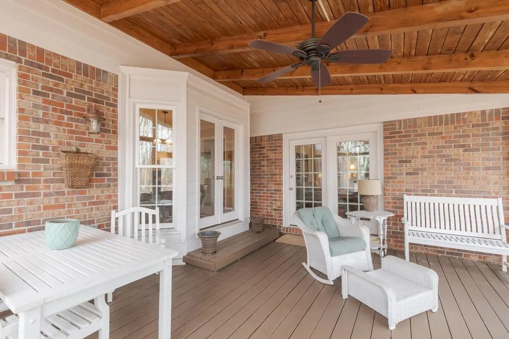 330 Skyridge Drive, Sandy Springs, Georgia 30350, 4 Bedrooms Bedrooms, ,3 BathroomsBathrooms,Residential,Sold,330 Skyridge Drive,6670153