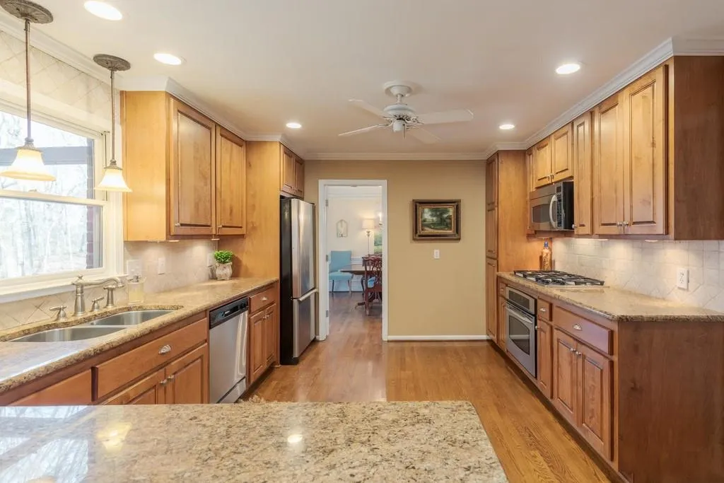 330 Skyridge Drive, Sandy Springs, Georgia 30350, 4 Bedrooms Bedrooms, ,3 BathroomsBathrooms,Residential,Sold,330 Skyridge Drive,6670153