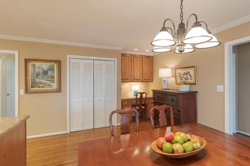 330 Skyridge Drive, Sandy Springs, Georgia 30350, 4 Bedrooms Bedrooms, ,3 BathroomsBathrooms,Residential,Sold,330 Skyridge Drive,6670153