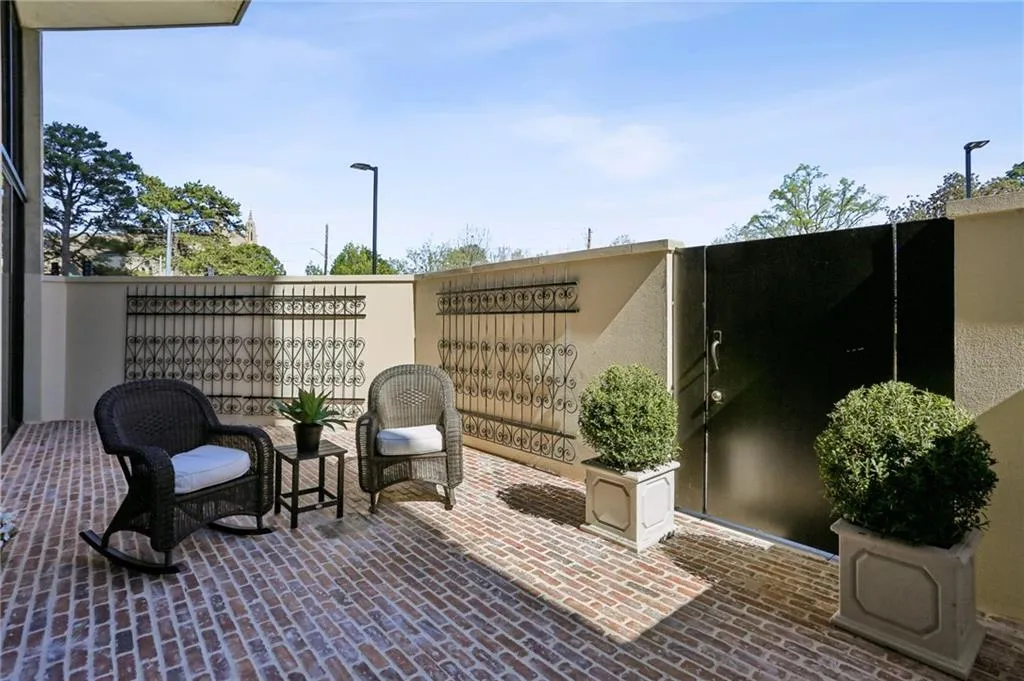 2660 Peachtree Road Nw Unit 4g, Atlanta, Georgia 30305, 2 Bedrooms Bedrooms, 0 ,2 BathroomsBathrooms,Residential,For Sale,2660 Peachtree Road Nw Unit 4g,7734382