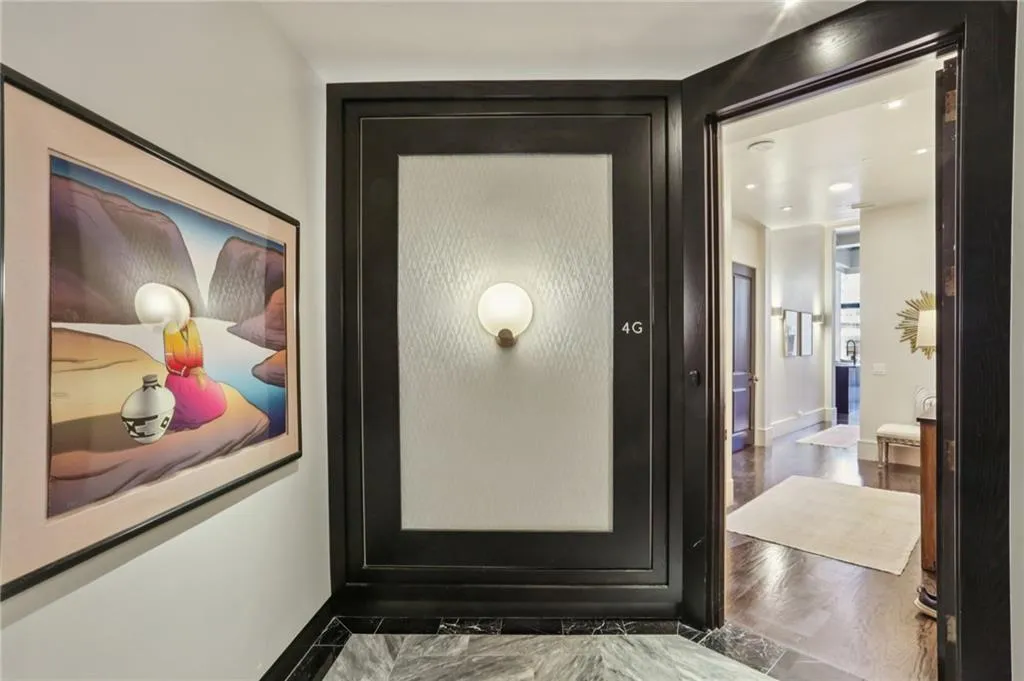 Custom foyer into the unit
