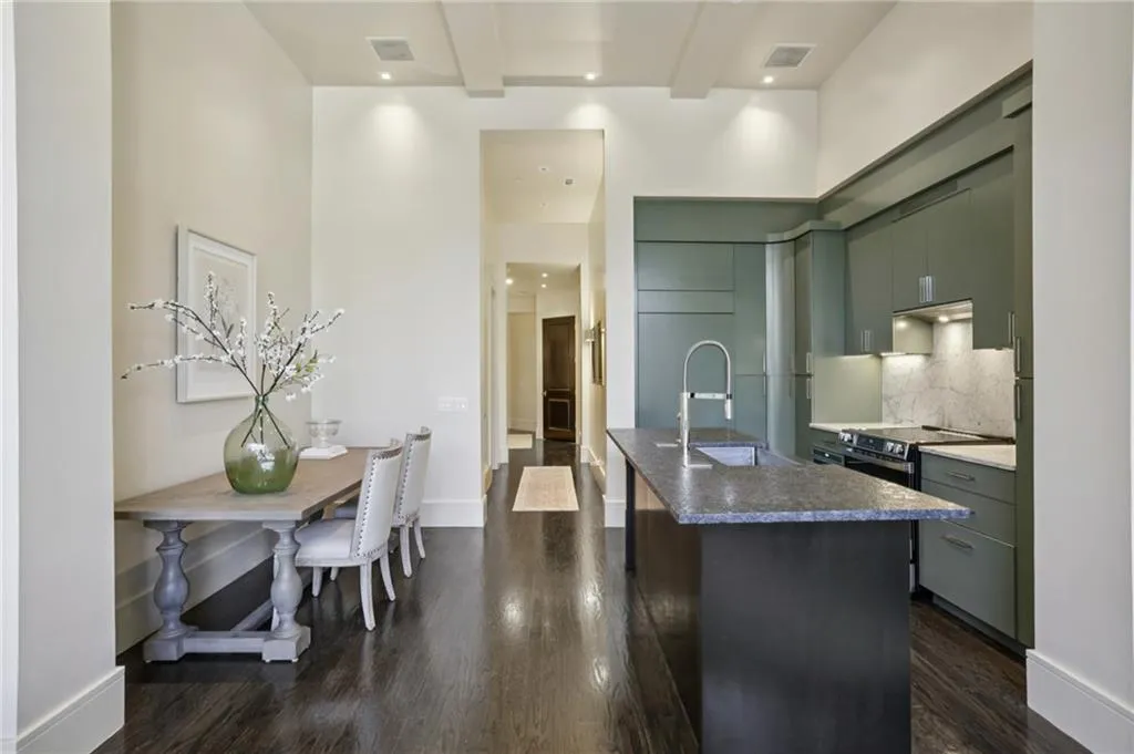 2660 Peachtree Road Nw Unit 4g, Atlanta, Georgia 30305, 2 Bedrooms Bedrooms, 0 ,2 BathroomsBathrooms,Residential,For Sale,2660 Peachtree Road Nw Unit 4g,7734382