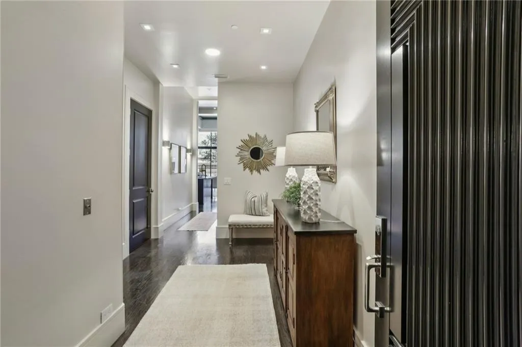 2660 Peachtree Road Nw Unit 4g, Atlanta, Georgia 30305, 2 Bedrooms Bedrooms, 0 ,2 BathroomsBathrooms,Residential,For Sale,2660 Peachtree Road Nw Unit 4g,7734382