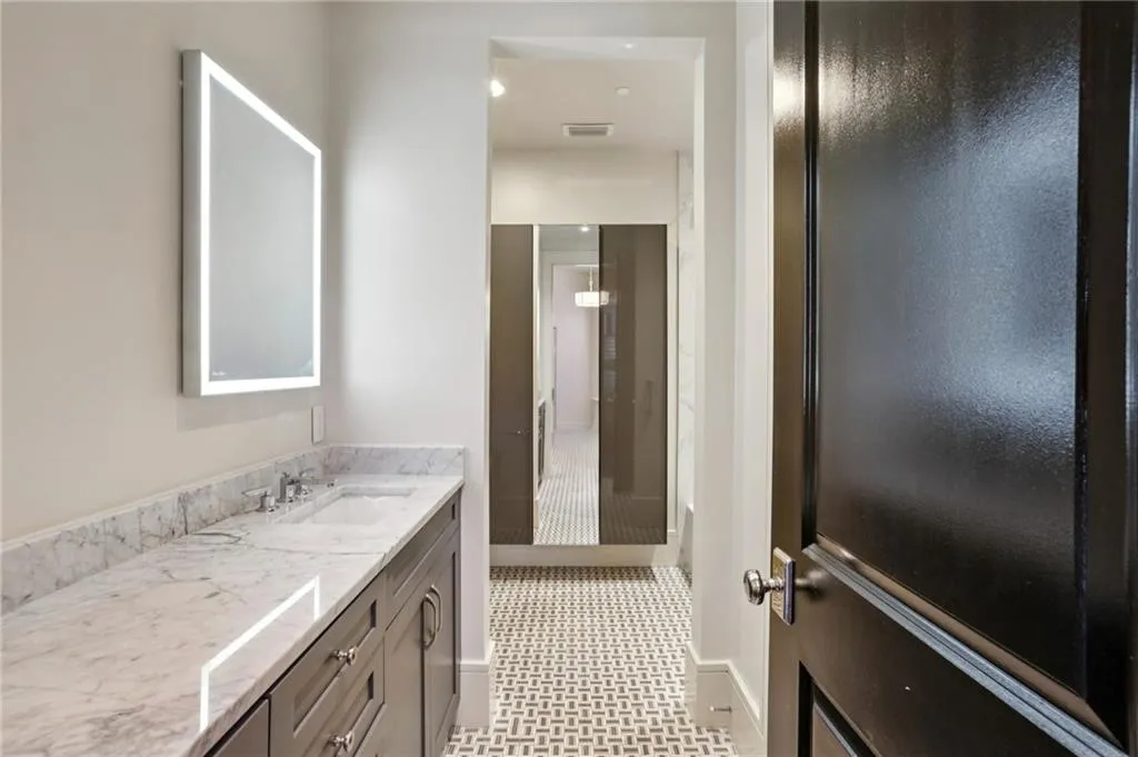 2660 Peachtree Road Nw Unit 4g, Atlanta, Georgia 30305, 2 Bedrooms Bedrooms, 0 ,2 BathroomsBathrooms,Residential,For Sale,2660 Peachtree Road Nw Unit 4g,7734382