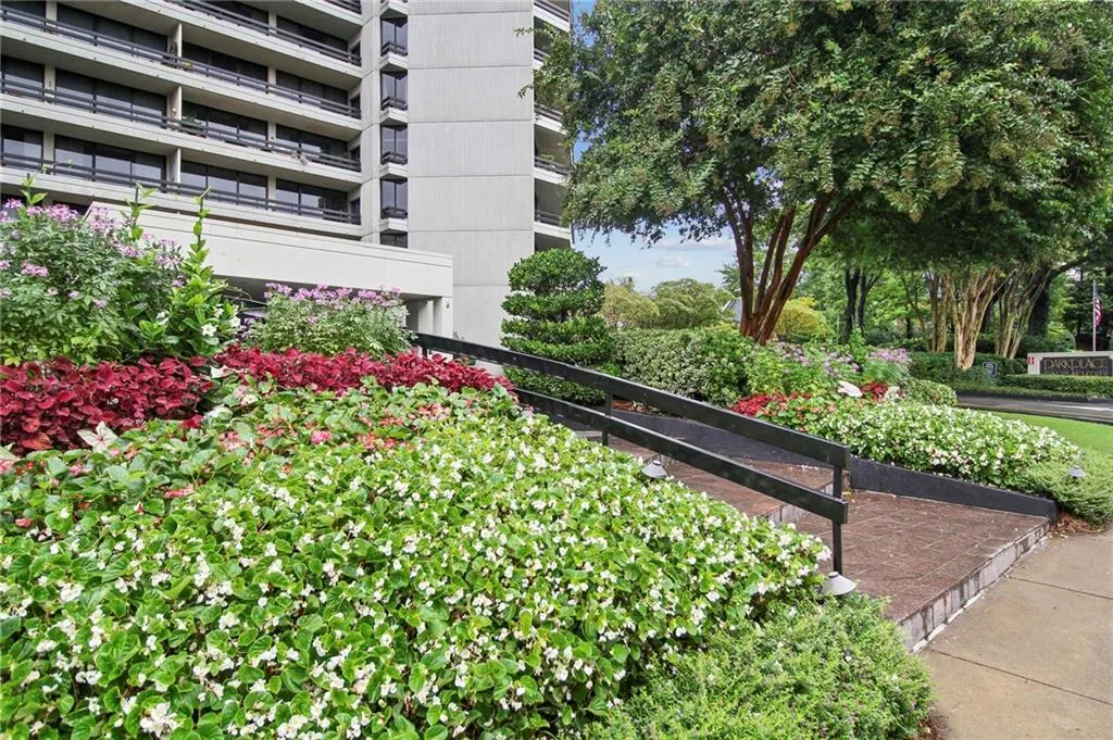 2660 Peachtree Road Nw Unit 4g, Atlanta, Georgia 30305, 2 Bedrooms Bedrooms, 0 ,2 BathroomsBathrooms,Residential,For Sale,2660 Peachtree Road Nw Unit 4g,7734382