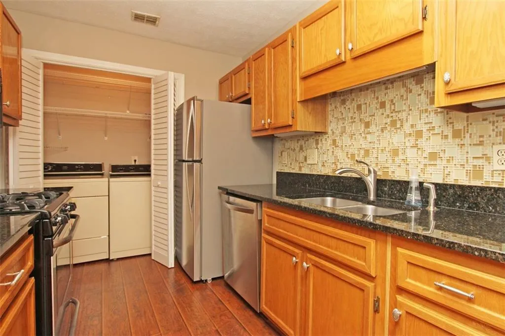 308 Gettysburg Place Unit 308, Sandy Springs, Georgia 30350, 2 Bedrooms Bedrooms, ,2 BathroomsBathrooms,Residential,Sold,308 Gettysburg Place Unit 308,5800208