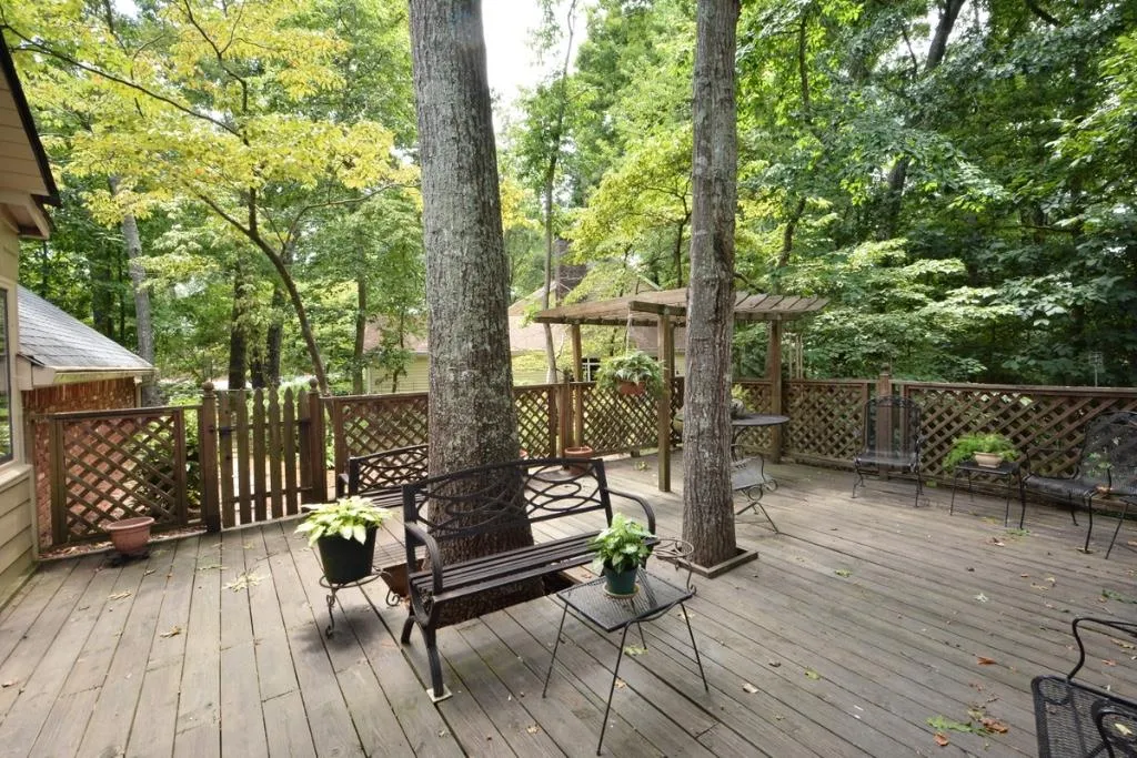 370 Thornwood Drive, Sandy Springs, Georgia 30328, 4 Bedrooms Bedrooms, ,3 BathroomsBathrooms,Residential,Sold,370 Thornwood Drive,5570109