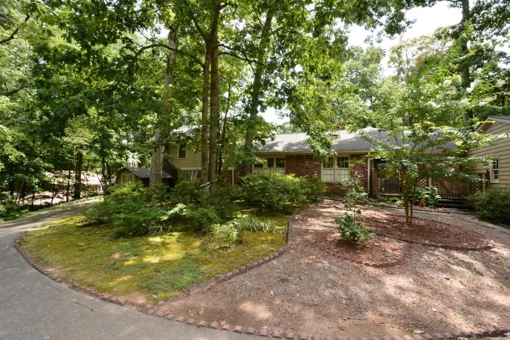 370 Thornwood Drive, Sandy Springs, Georgia 30328, 4 Bedrooms Bedrooms, ,3 BathroomsBathrooms,Residential,Sold,370 Thornwood Drive,5570109