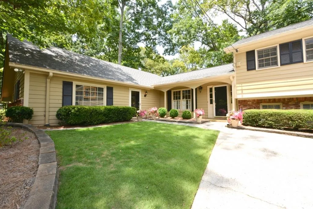 370 Thornwood Drive, Sandy Springs, Georgia 30328, 4 Bedrooms Bedrooms, ,3 BathroomsBathrooms,Residential,Sold,370 Thornwood Drive,5570109