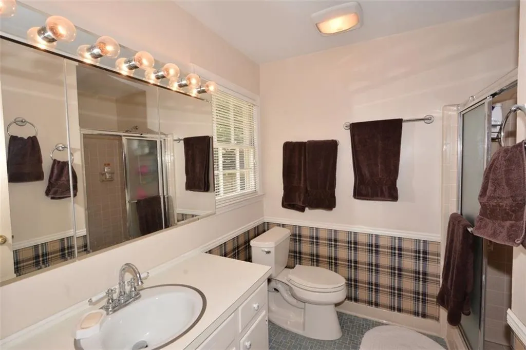 370 Thornwood Drive, Sandy Springs, Georgia 30328, 4 Bedrooms Bedrooms, ,3 BathroomsBathrooms,Residential,Sold,370 Thornwood Drive,5570109