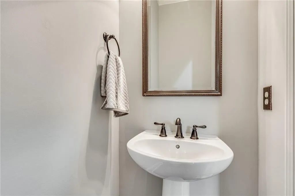 613 Riverlawn Court Unit 23, Atlanta, Georgia 30339, 3 Bedrooms Bedrooms, ,3 BathroomsBathrooms,Residential,Sold,613 Riverlawn Court Unit 23,7158119