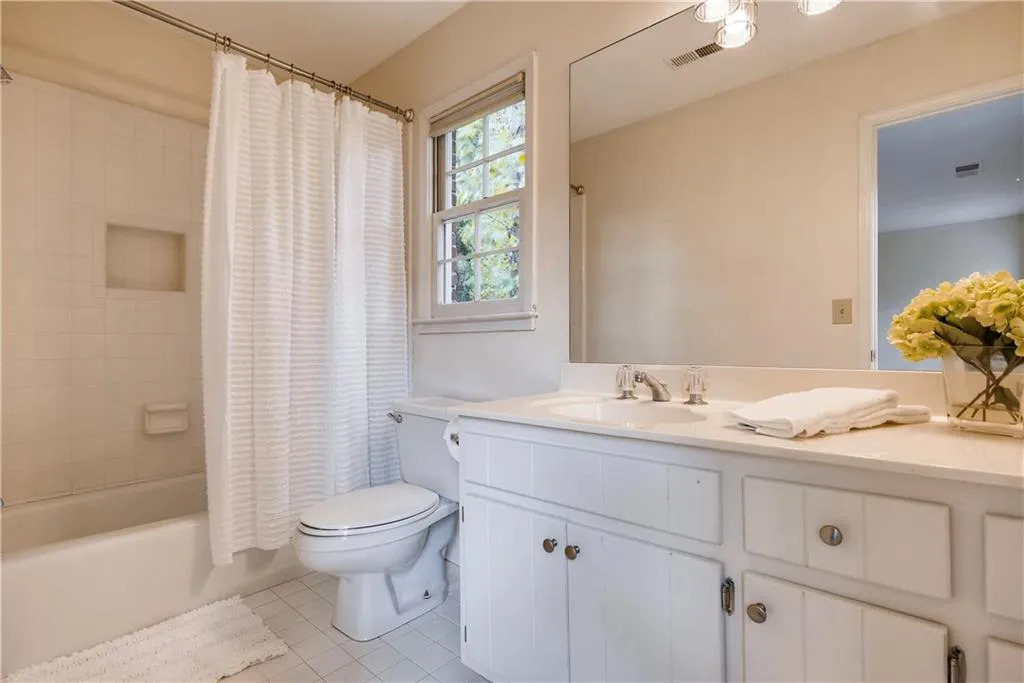 235 Grosvenor Place, Atlanta, Georgia 30328, 3 Bedrooms Bedrooms, ,3 BathroomsBathrooms,Residential,Sold,235 Grosvenor Place,6085909