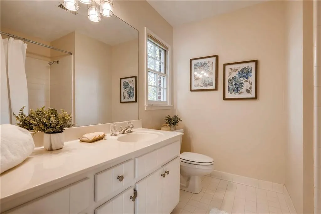 235 Grosvenor Place, Atlanta, Georgia 30328, 3 Bedrooms Bedrooms, ,3 BathroomsBathrooms,Residential,Sold,235 Grosvenor Place,6085909