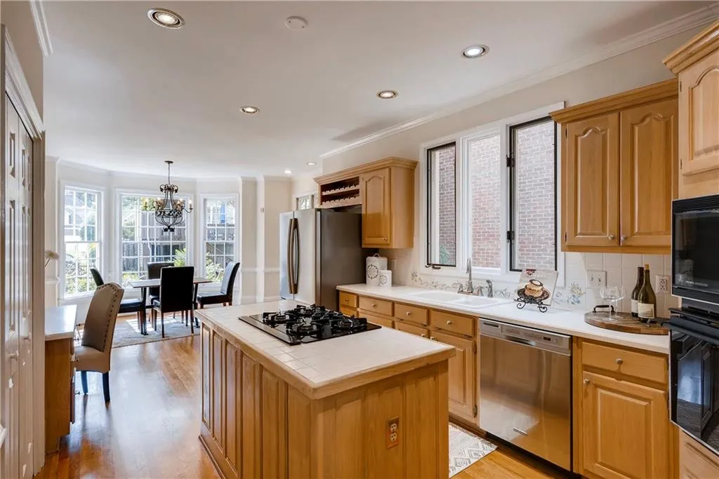 235 Grosvenor Place, Atlanta, Georgia 30328, 3 Bedrooms Bedrooms, ,3 BathroomsBathrooms,Residential,Sold,235 Grosvenor Place,6085909