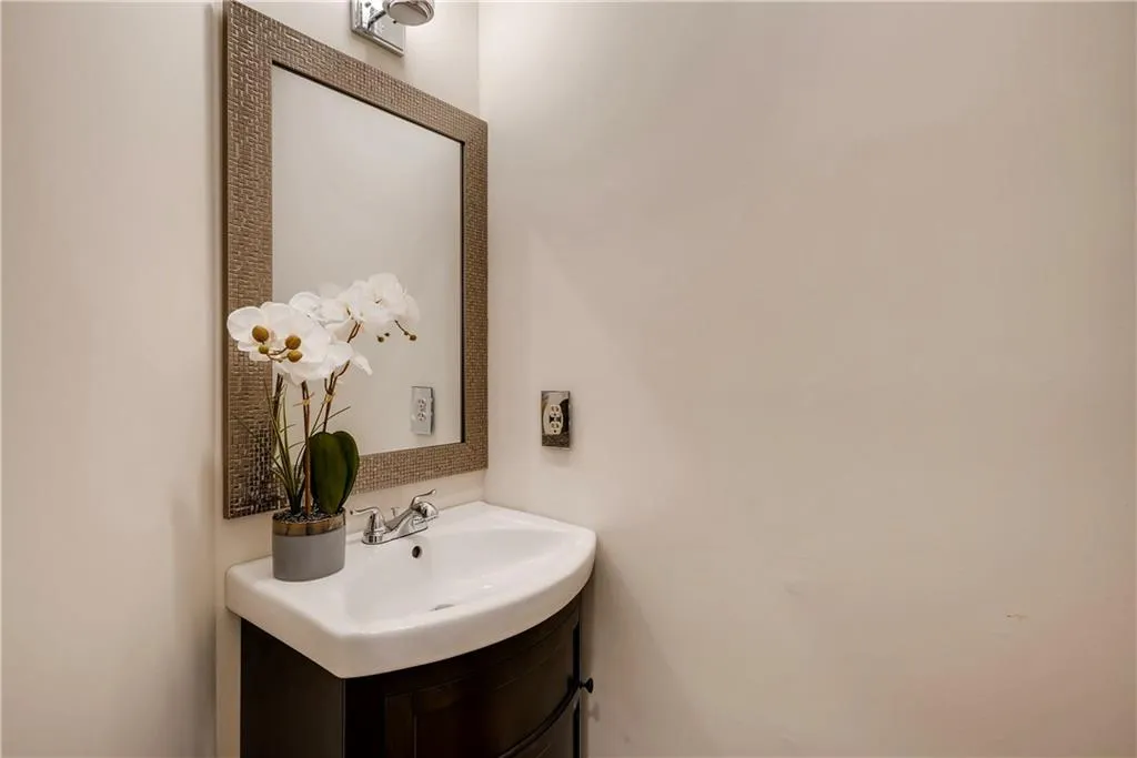 235 Grosvenor Place, Atlanta, Georgia 30328, 3 Bedrooms Bedrooms, ,3 BathroomsBathrooms,Residential,Sold,235 Grosvenor Place,6085909