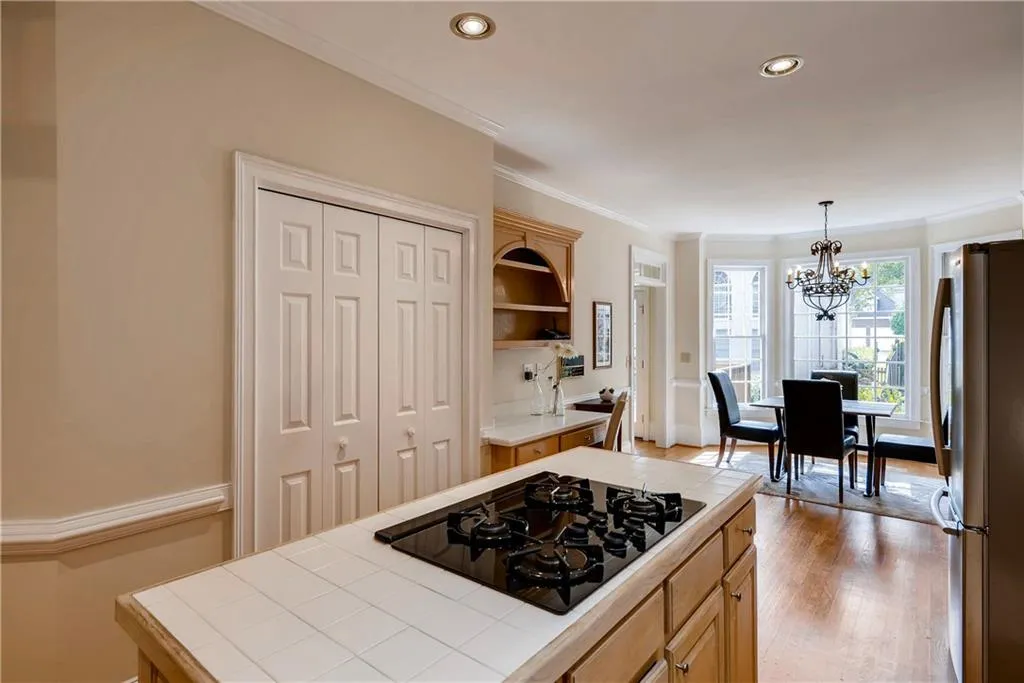 235 Grosvenor Place, Atlanta, Georgia 30328, 3 Bedrooms Bedrooms, ,3 BathroomsBathrooms,Residential,Sold,235 Grosvenor Place,6085909