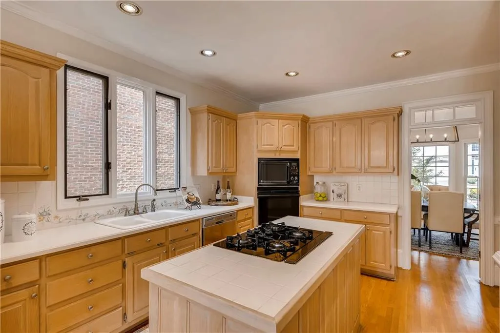 235 Grosvenor Place, Atlanta, Georgia 30328, 3 Bedrooms Bedrooms, ,3 BathroomsBathrooms,Residential,Sold,235 Grosvenor Place,6085909