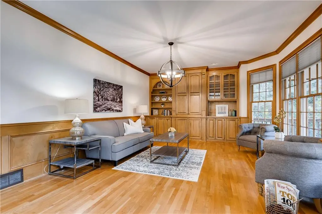 235 Grosvenor Place, Atlanta, Georgia 30328, 3 Bedrooms Bedrooms, ,3 BathroomsBathrooms,Residential,Sold,235 Grosvenor Place,6085909