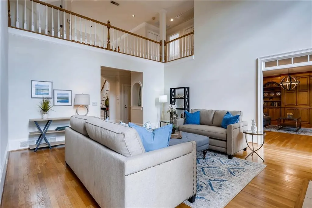 235 Grosvenor Place, Atlanta, Georgia 30328, 3 Bedrooms Bedrooms, ,3 BathroomsBathrooms,Residential,Sold,235 Grosvenor Place,6085909