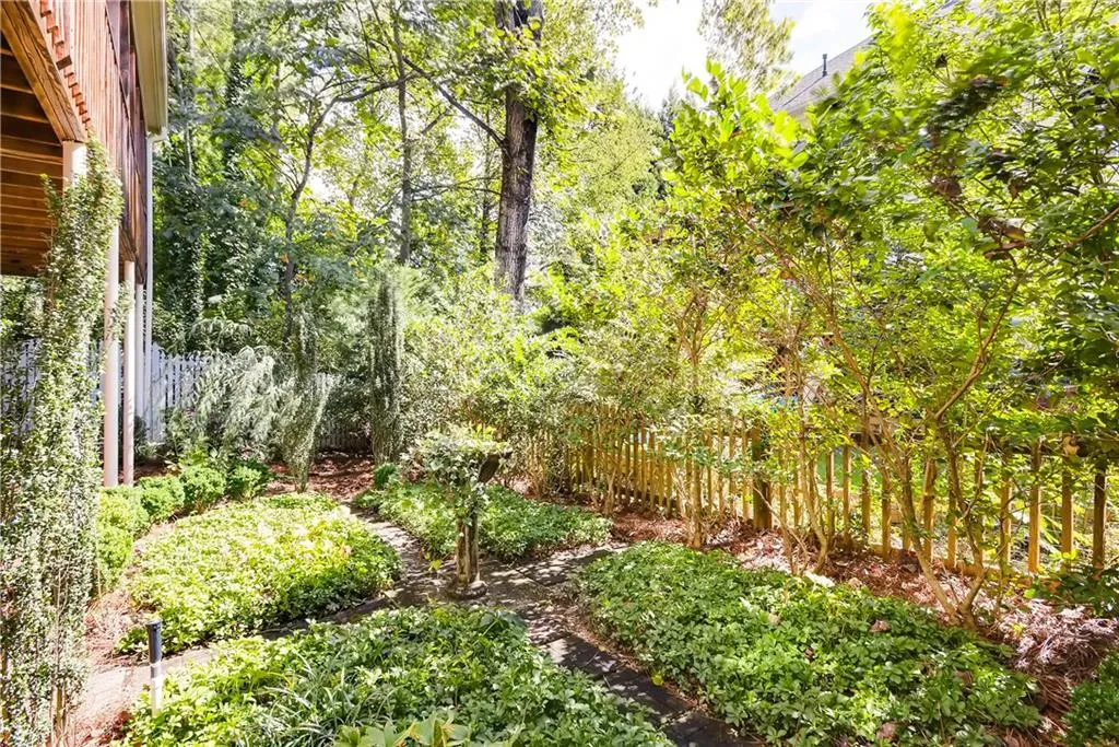 235 Grosvenor Place, Atlanta, Georgia 30328, 3 Bedrooms Bedrooms, ,3 BathroomsBathrooms,Residential,Sold,235 Grosvenor Place,6085909