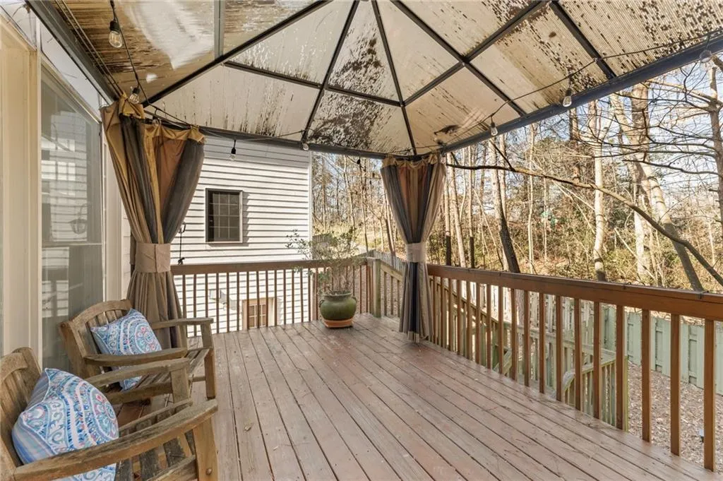996 Pitts #f Road, Sandy Springs, Georgia 30350, 4 Bedrooms Bedrooms, ,3 BathroomsBathrooms,Residential,Sold,996 Pitts #f Road,7180394