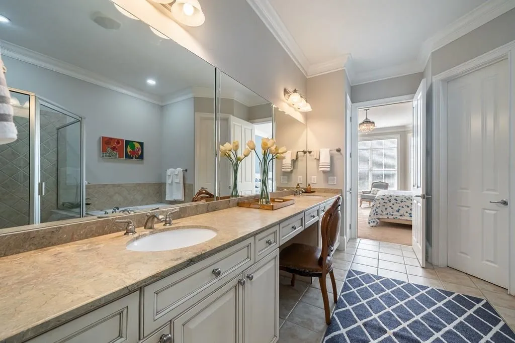 1219 Glenridge Place, Sandy Springs, Georgia 30342, 3 Bedrooms Bedrooms, ,3 BathroomsBathrooms,Residential,Sold,1219 Glenridge Place,6824962