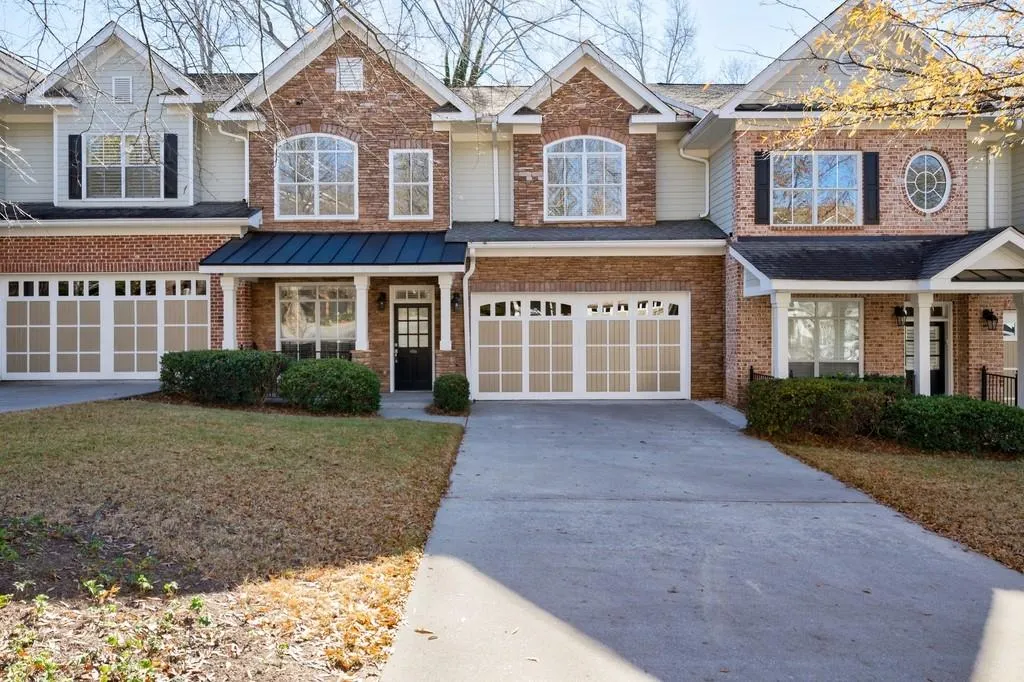1219 Glenridge Place, Sandy Springs, Georgia 30342, 3 Bedrooms Bedrooms, ,3 BathroomsBathrooms,Residential,Sold,1219 Glenridge Place,6824962