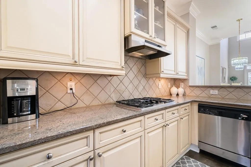 1219 Glenridge Place, Sandy Springs, Georgia 30342, 3 Bedrooms Bedrooms, ,3 BathroomsBathrooms,Residential,Sold,1219 Glenridge Place,6824962