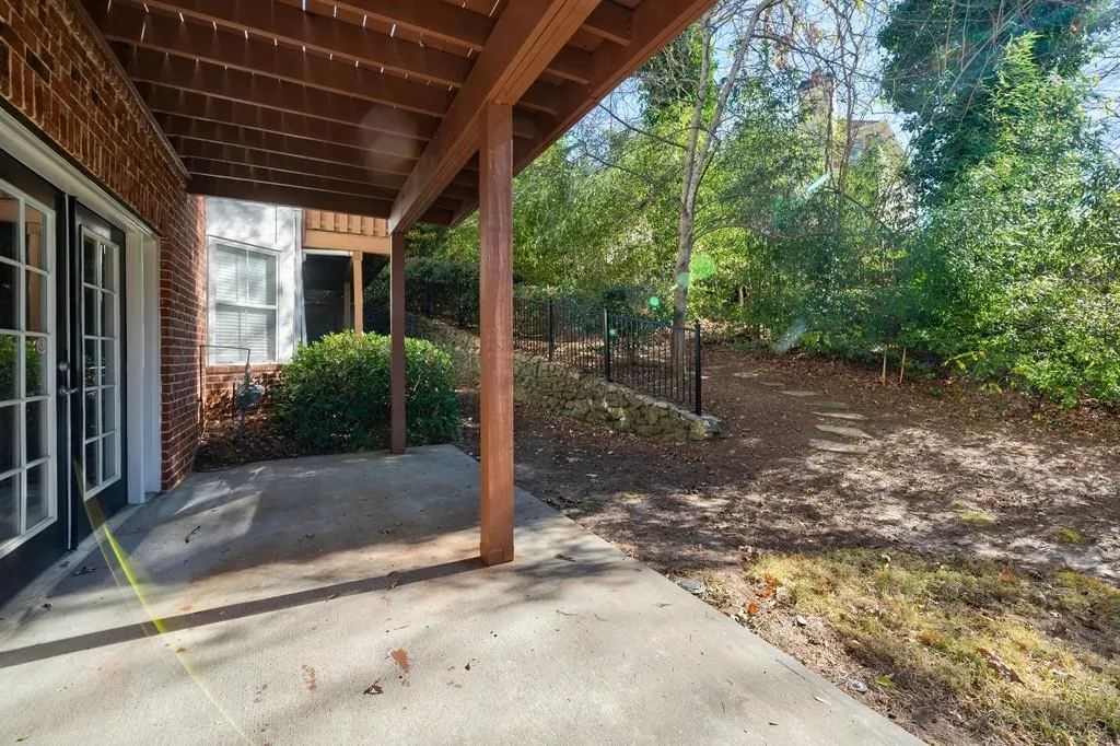 1219 Glenridge Place, Sandy Springs, Georgia 30342, 3 Bedrooms Bedrooms, ,3 BathroomsBathrooms,Residential,Sold,1219 Glenridge Place,6824962