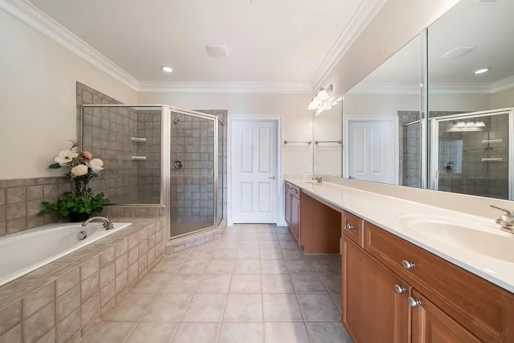 1219 Glenridge Place, Sandy Springs, Georgia 30342, 3 Bedrooms Bedrooms, ,3 BathroomsBathrooms,Residential,Sold,1219 Glenridge Place,6824962