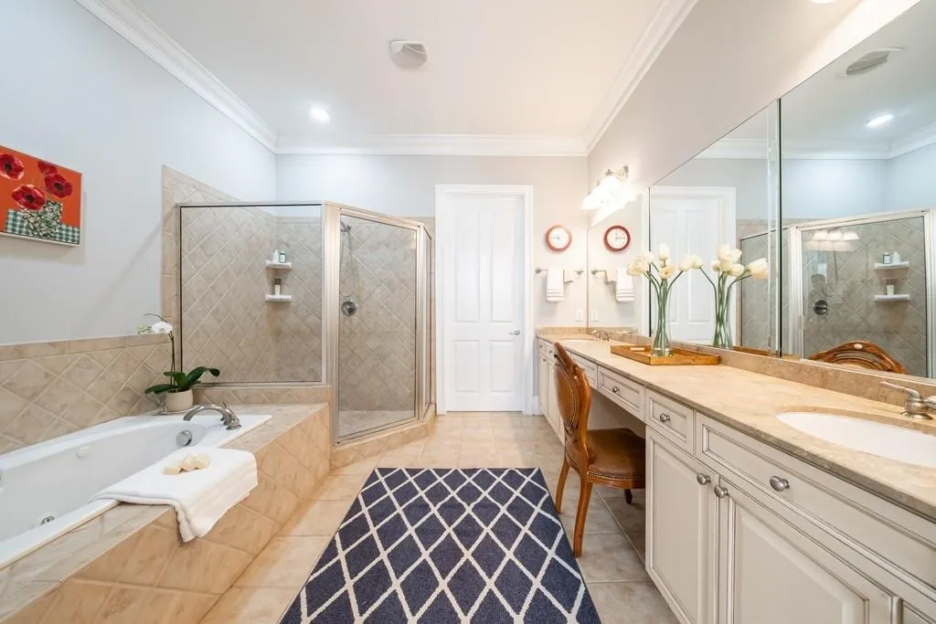 1219 Glenridge Place, Sandy Springs, Georgia 30342, 3 Bedrooms Bedrooms, ,3 BathroomsBathrooms,Residential,Sold,1219 Glenridge Place,6824962