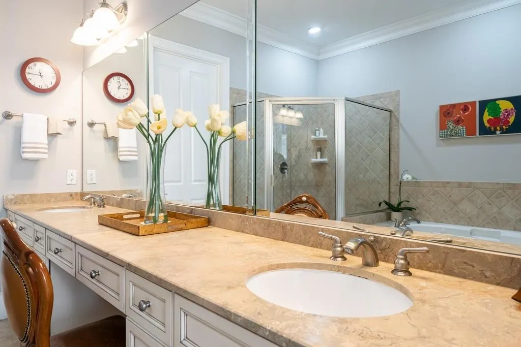 1219 Glenridge Place, Sandy Springs, Georgia 30342, 3 Bedrooms Bedrooms, ,3 BathroomsBathrooms,Residential,Sold,1219 Glenridge Place,6824962