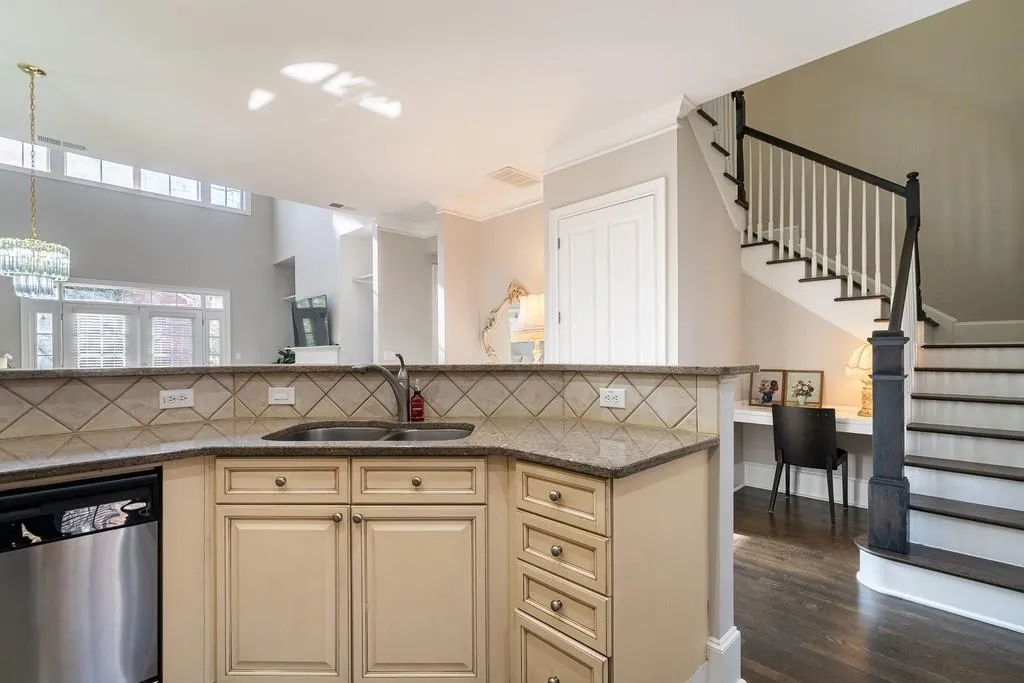1219 Glenridge Place, Sandy Springs, Georgia 30342, 3 Bedrooms Bedrooms, ,3 BathroomsBathrooms,Residential,Sold,1219 Glenridge Place,6824962