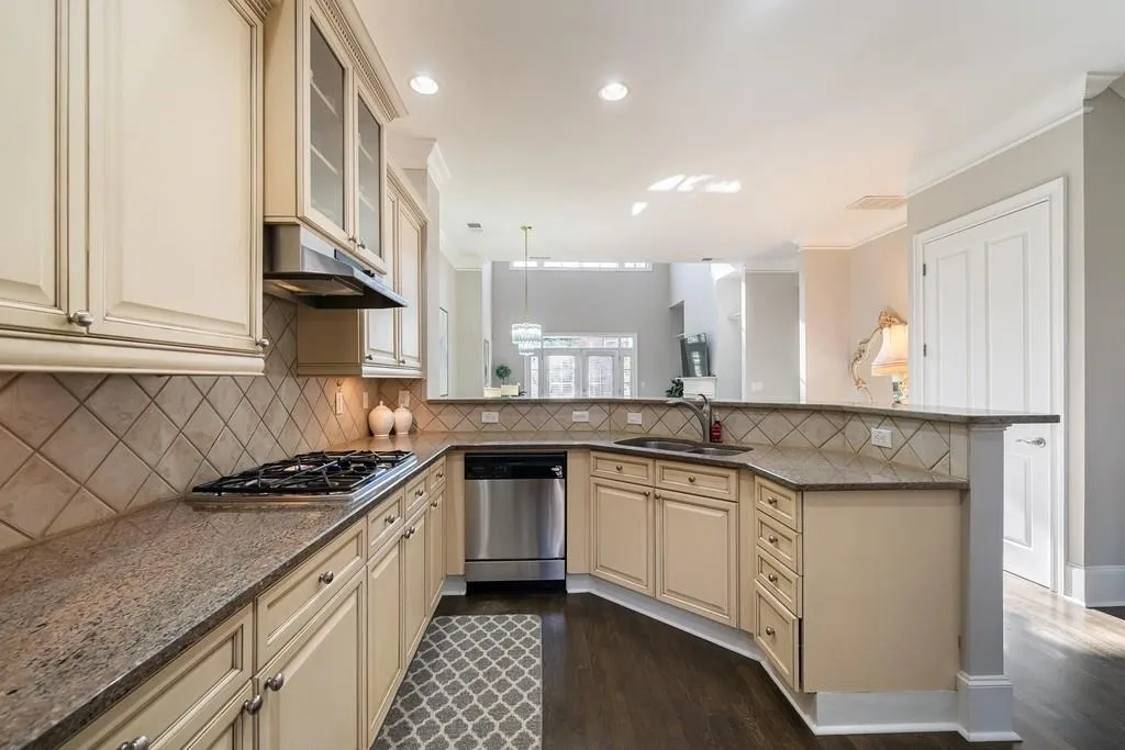 1219 Glenridge Place, Sandy Springs, Georgia 30342, 3 Bedrooms Bedrooms, ,3 BathroomsBathrooms,Residential,Sold,1219 Glenridge Place,6824962