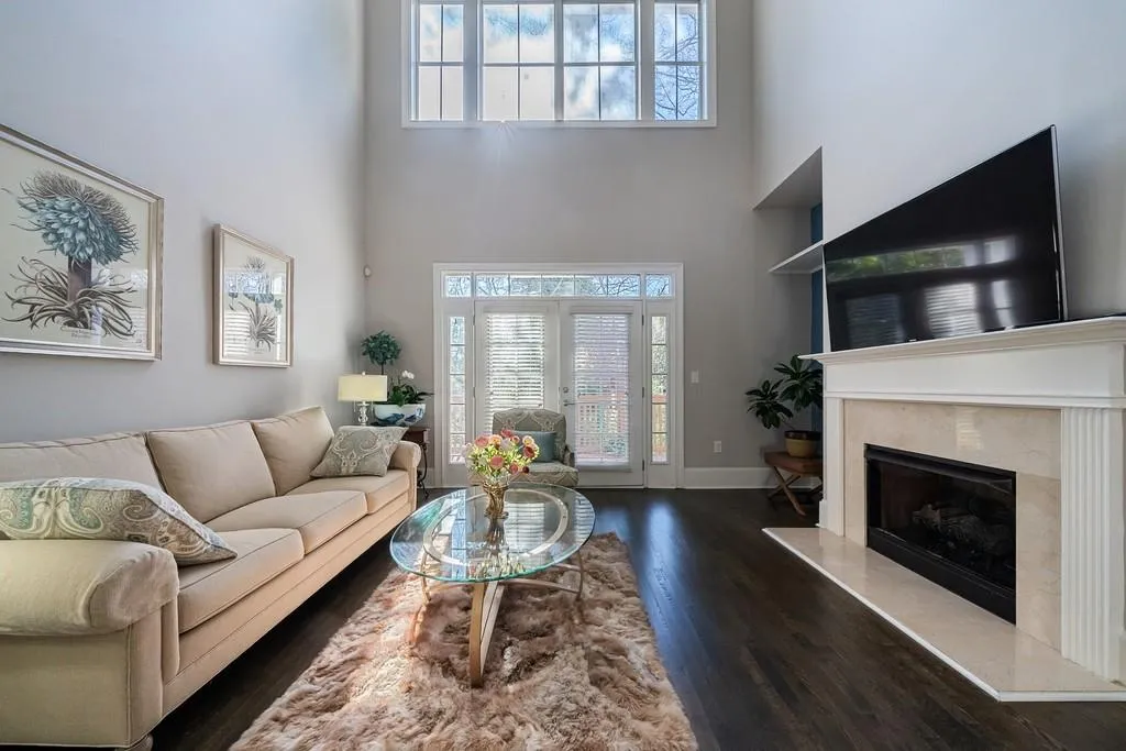 1219 Glenridge Place, Sandy Springs, Georgia 30342, 3 Bedrooms Bedrooms, ,3 BathroomsBathrooms,Residential,Sold,1219 Glenridge Place,6824962