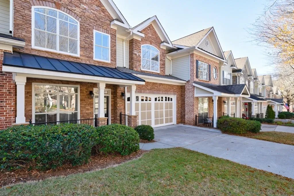 1219 Glenridge Place, Sandy Springs, Georgia 30342, 3 Bedrooms Bedrooms, ,3 BathroomsBathrooms,Residential,Sold,1219 Glenridge Place,6824962
