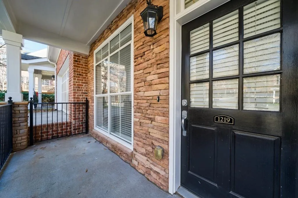 1219 Glenridge Place, Sandy Springs, Georgia 30342, 3 Bedrooms Bedrooms, ,3 BathroomsBathrooms,Residential,Sold,1219 Glenridge Place,6824962